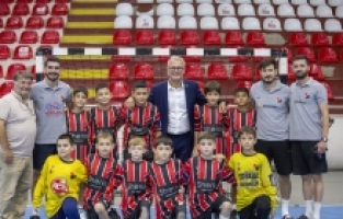 THF Başkanı Uğur Kılıç, Mini Mini Türkiye Hentbol Şampiyonası’nda Oyuncular ile Buluştu