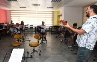 Yaz kurslarında çocuklar eğlenerek öğreniyor