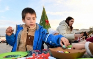 Bursalılar yeni yılı Osmangazi Meydanı’nda karşılıyor