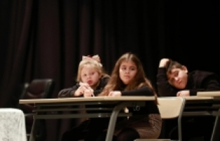 Gemlik'te sömestir tatilinde tiyatro keyfi