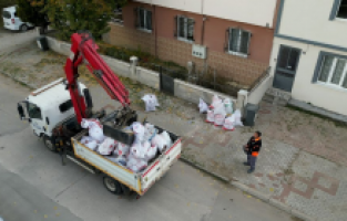 İnegöl'de tonlarca atık ekonomiye geri kazandırıldı