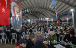 Yıldırım’da dev iftar sofrası: Binlerce kişi bereketi paylaştı