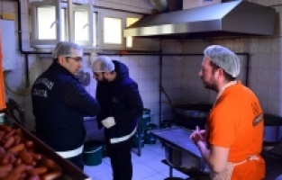 Zabıta ekiplerinden pastanelere hijyen çıkarması
