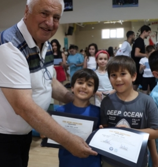 Nilüfer’in minik sporcuları kursu tamamlayarak sertifikalarını aldı
