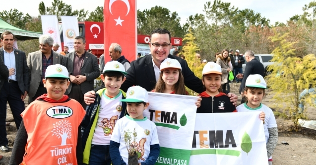 Mustafakemalpaşa#039;nın minik arıları bal ormanına dokundu