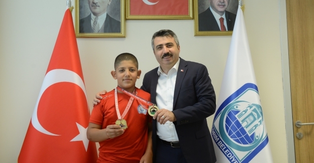 Güreş Müsabakalarında ‘Yıldırım Fırtınası