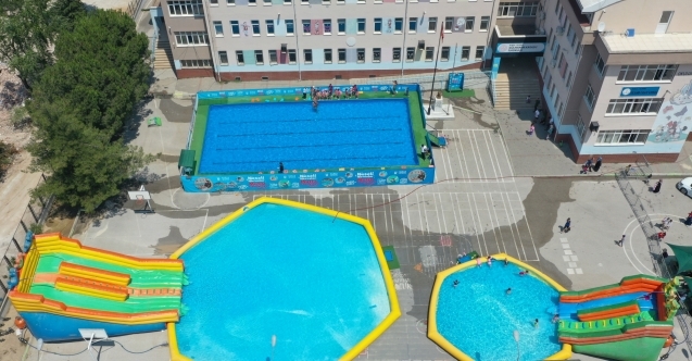 Tatil köyü değil, okul bahçesi