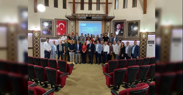 Deva Geliyor, Sığınmacılar Gidiyor