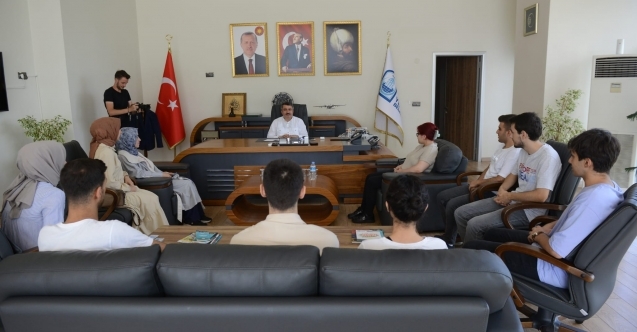 ‘Uyumayan Öğrencilerden Başkan Yılmaza Ziyaret