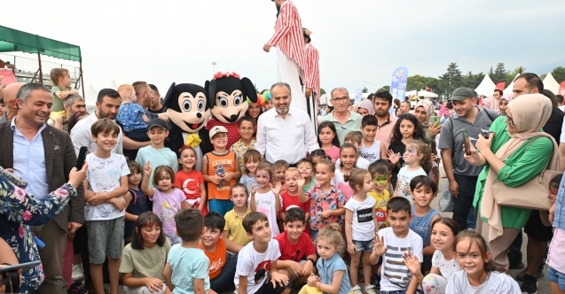 Zafer coşkusu göklere yansıdı