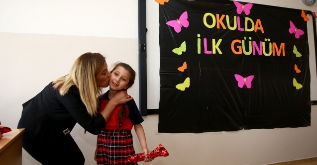 Okullar açıldı: Yeni uyum eğitimi programı resmen başladı