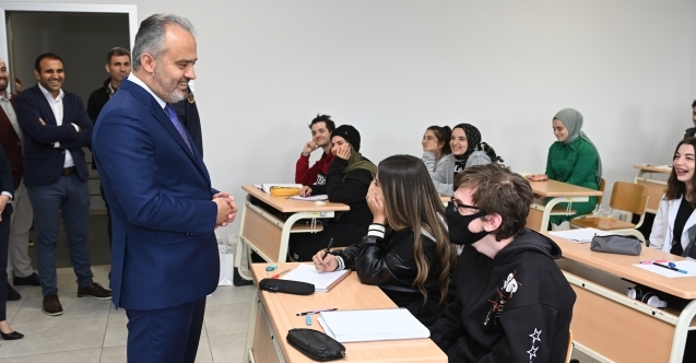 Gençler Üniversiteye Büyükşehirle Hazırlanıyor