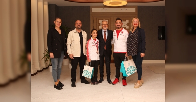 Erdemden Ödüllü Sporculara Kutlama