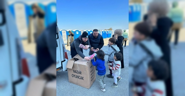 Depremzede Çocukların Yüzleri Oyuncaklarla Güldü