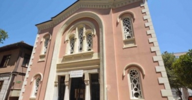 GEMLİKİN SEMBOLLERİNDEN BALIKPAZARI CAMİİ YENİDEN AÇILIYOR