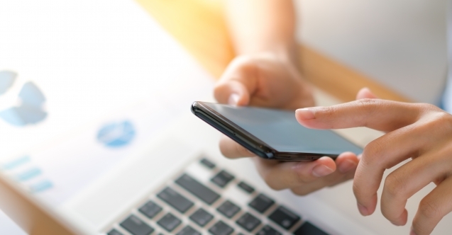 ÖĞRENCİLERE VERGİSİZ TELEFON VE BİLGİSAYAR UYGULAMASI İÇİN DÜĞMEYE BASILDI