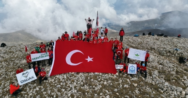 Osmangazili dağcılar, Cumhuriyetin 100üncü yılını Uludağın zirvesinde kutladı