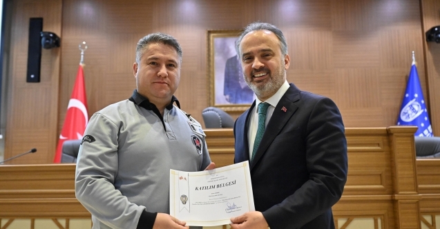 Personel, sertifikalarını Başkan Aktaşın elinden aldı