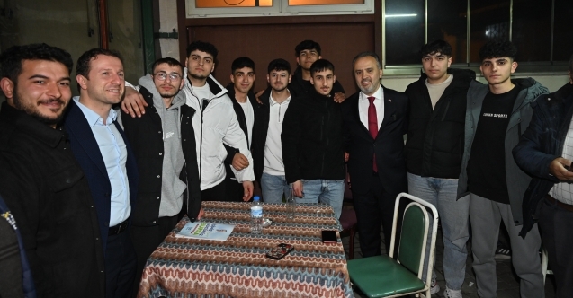 Başkan Aktaşa gençlerden coşkulu karşılama