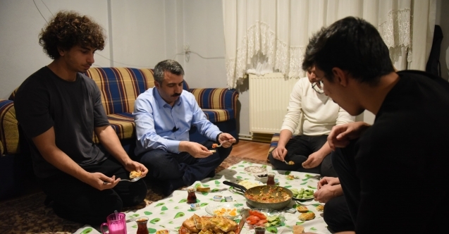 Başkan Yılmaz, sahuru gençlerle yaptı