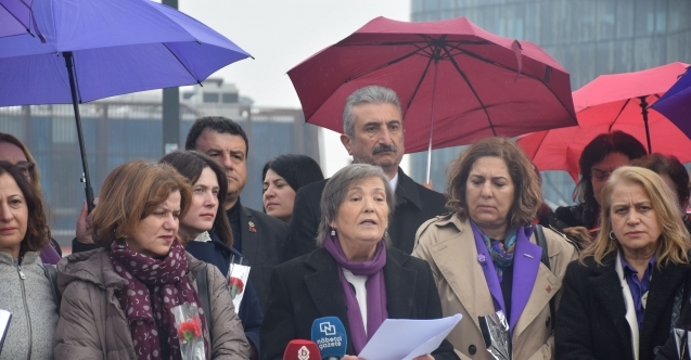 CHP Bursa İl Kadın kolları 8 Martta meydanlardaydı