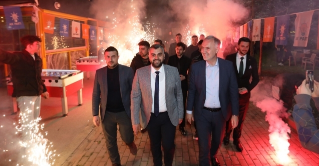 Gençlerden Başkan Tabana coşkulu karşılama