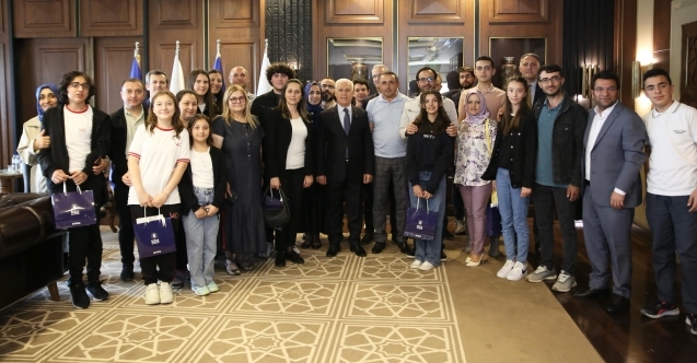 Başarılı çocuklar ödüllendirildi