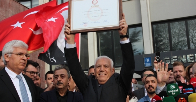 Mustafa Bozbey mazbatasını aldı