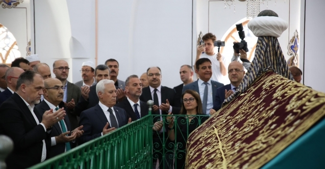 6 asırlık türbenin ‘puşide örtüsü yenilendi