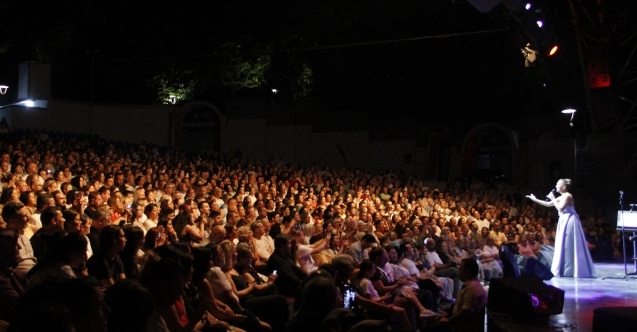 Bursa Festivalinde büyüleyici gece