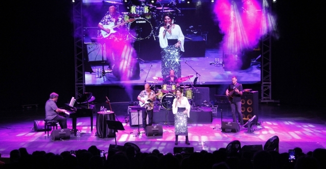 Bursa Festivalinde Nünü caz söyledi”