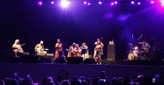 Bursa Festivalinde yıldızlar geçidi