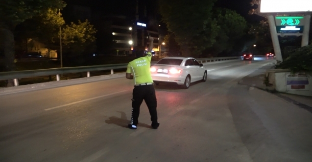 Bursada dur ihtarına uymayan sürücü geri vitesle kaçtı