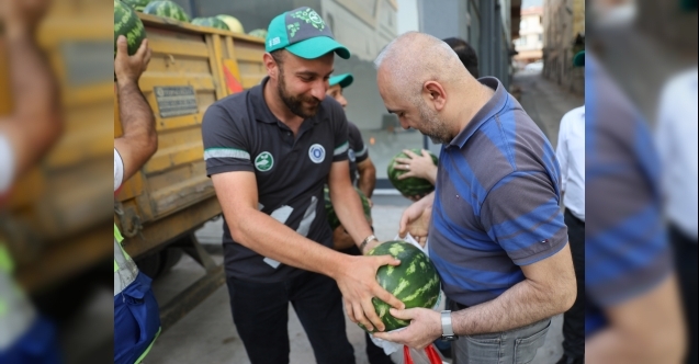 Büyükşehir hem çiftçiyi hem vatandaşı gülümsetti