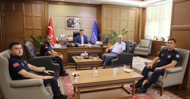 Büyükşehirden ‘can dostu kurtaran itfaiye personeline teşekkür