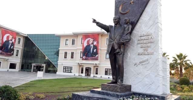 Osmangazi Belediyesi Zafer Bayramını Atatürk Anıtı ile taçlandırdı