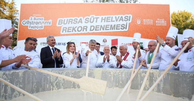 Gastronomi Festivalinde ‘Bursa süt helvası rekor denemesi