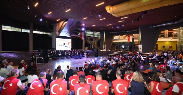 Kurtuluşun 102. Yılında Atatürk sevdiği şarkılar ile anıldı