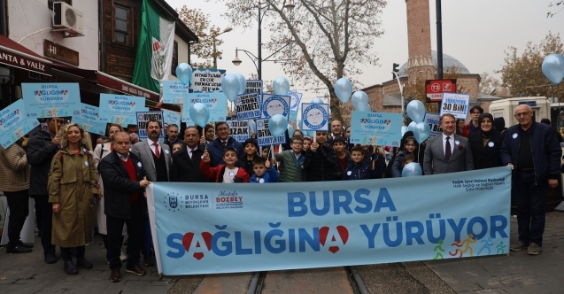 Diyabete dikkat çekmek için mavi balonlar gökyüzüne bırakıldı