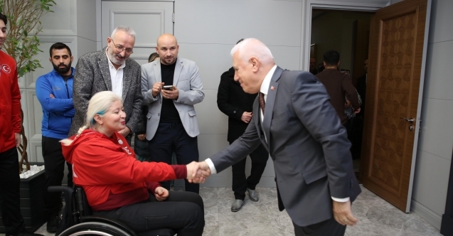 Şampiyon sporculardan Başkan Bozbeye ziyaret