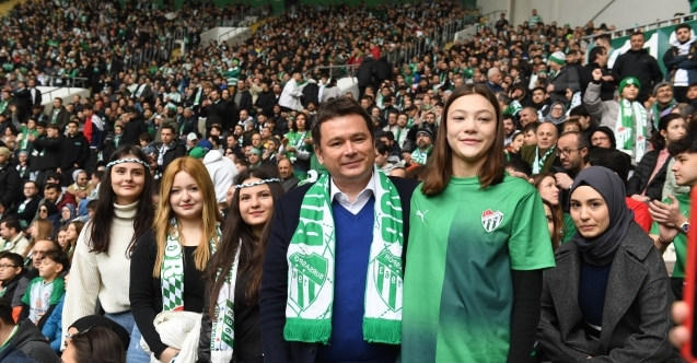Başkan Aydın, Bursasporun maçını öğrencilerle birlikte izledi