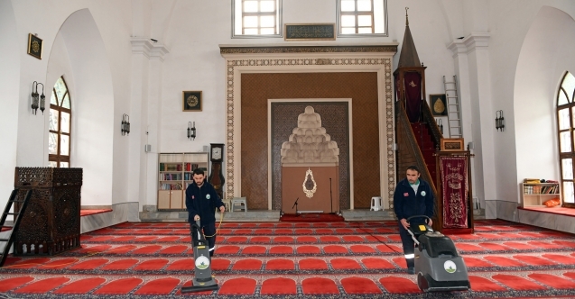 Osmangazideki camilerde Ramazan temizliği