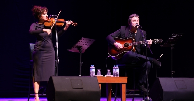 Tuna Kiremitçi ve Müge Alpay Bursa#039;da konser verdi