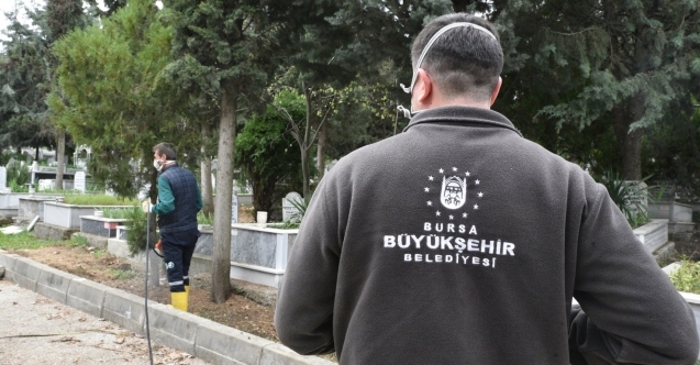 Bursa Büyükşehir#039;den bayram öncesi mezarlık temizliği