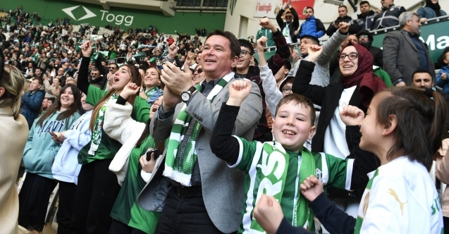Başkan Aydın, çocuklarla Bursaspor maçını izledi