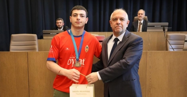 Sporculara ve örnek davranışa ödül
