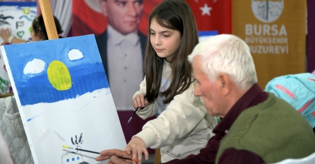 Öğrenciler huzurevi sakinleriyle resim yaptı