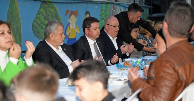 Başkan Aydın, Yeşilova#039;da vatandaşlarla iftar yaptı