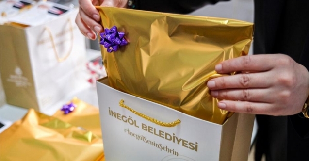 İnegöl Belediyesi, yaşlıları bayram öncesi ziyaret ediyor