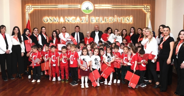Başkan Aydın çocuklarla 23 Nisan#039;ı kutladı